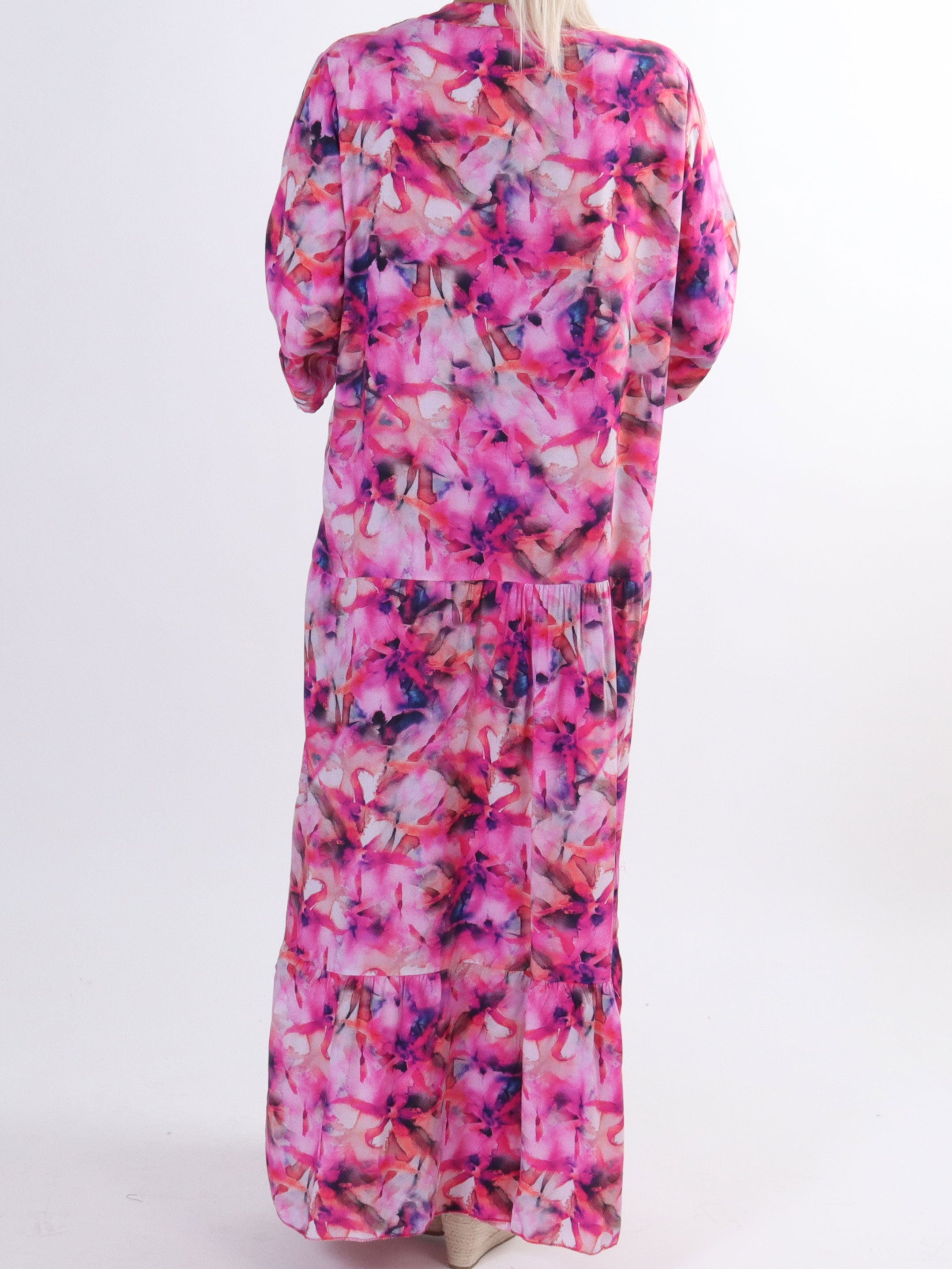 Timian - Lang plus size mønstret kjole med lag på lag look